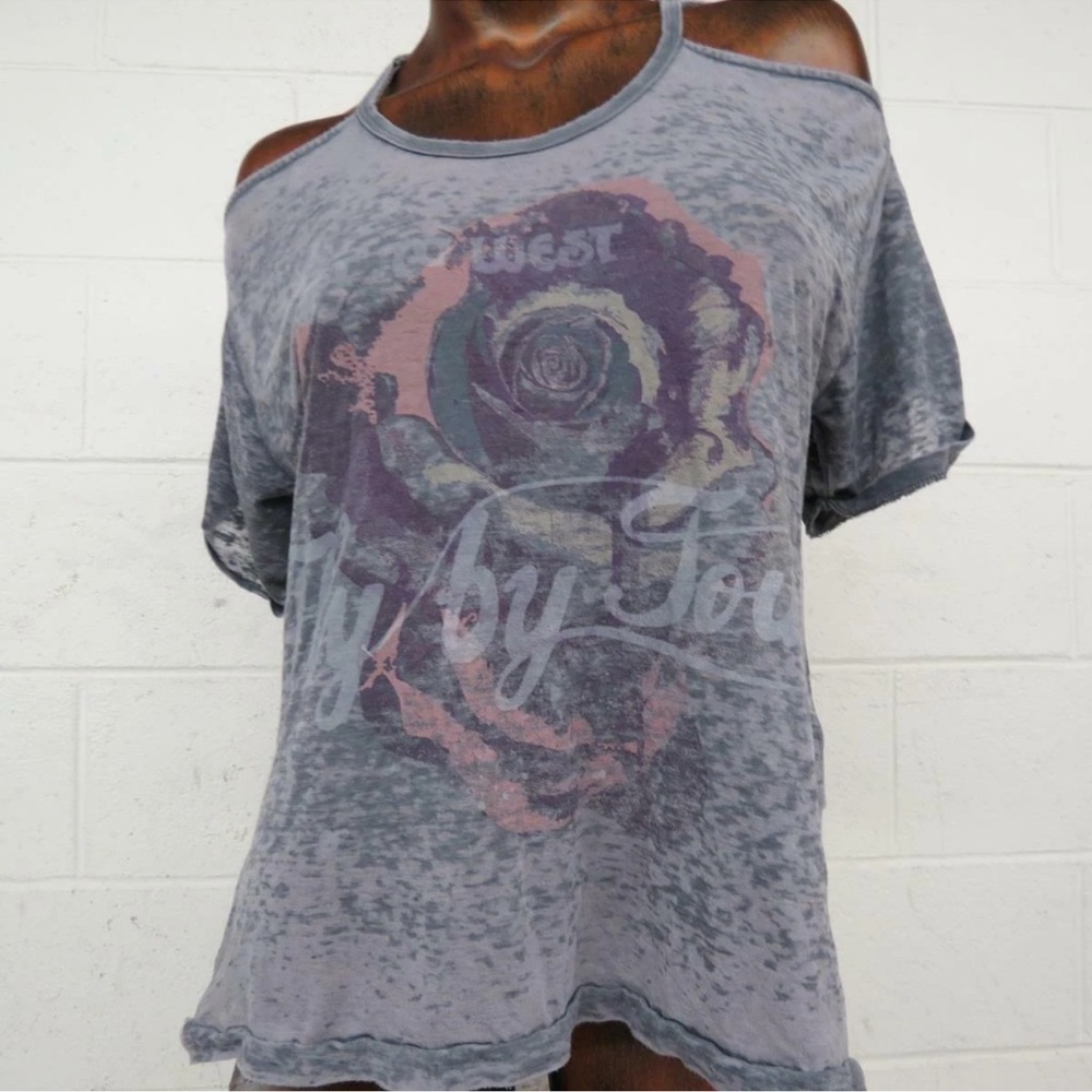 We The Free East to West “Fly By Tour” Deconstructed Graphic Top | Size M